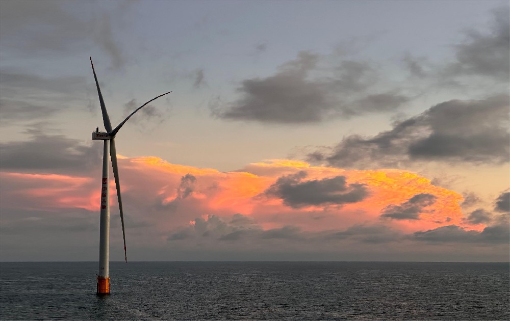 海南1200MW海上風(fēng)電項(xiàng)目！精銦01完成首臺(tái)風(fēng)機(jī)安裝